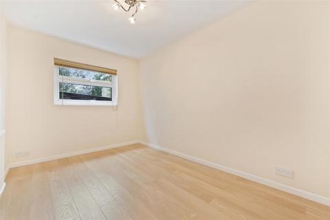 3 bedroom semi-detached house to rent, Elliott Rise, Ascot