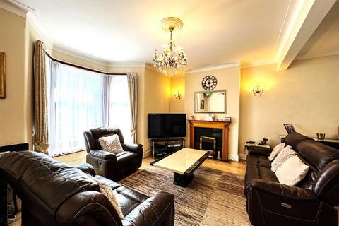 6 bedroom end of terrace house for sale - Blythswood Road, Ilford