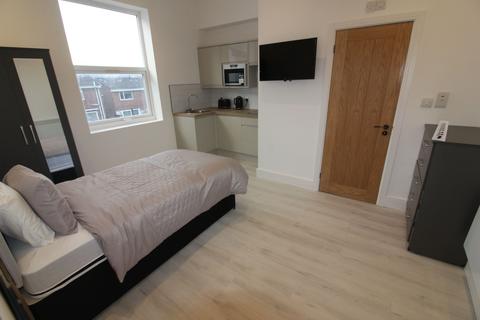 Studio to rent, Bloxwich Road South, Willenhall