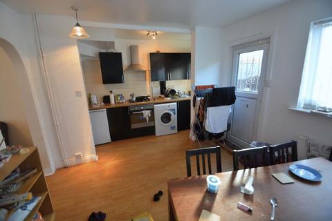 2 bedroom house to rent, Park View Avenue, Leeds LS4