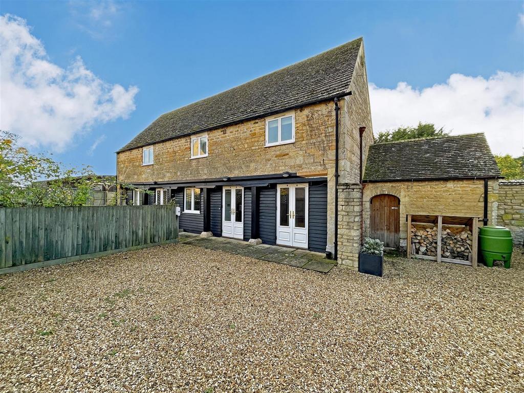 Main Street, Greatford, Stamford 3 bed character property £1,700 pcm