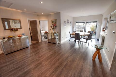 13a Campbell Close, Romford, RM1 4SA