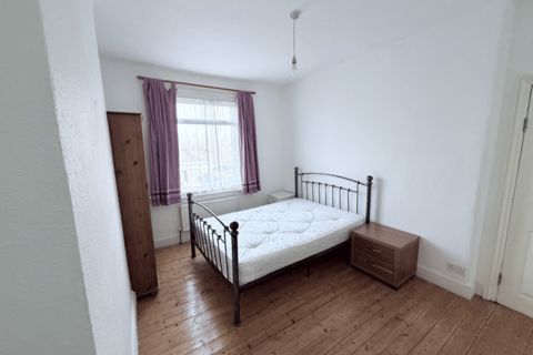 1 bedroom in a house share to rent, Osborne Road, Enfield, EN3