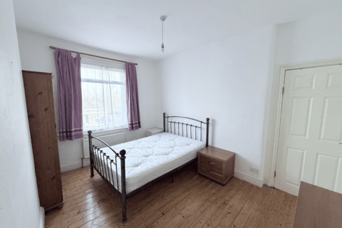 1 bedroom in a house share to rent, Osborne Road, Enfield, EN3