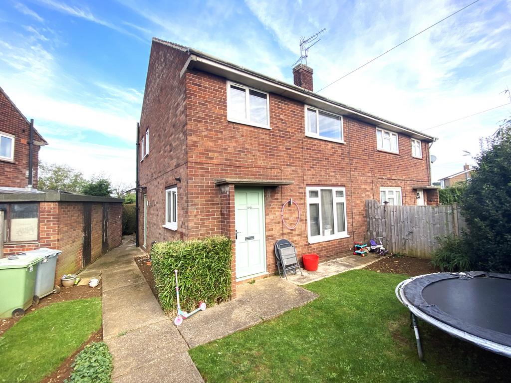 Queensway, Grantham, NG31 3 bed semidetached house for sale £190,000