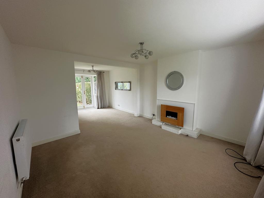 Queensway, Grantham, NG31 3 bed semidetached house for sale £175,000