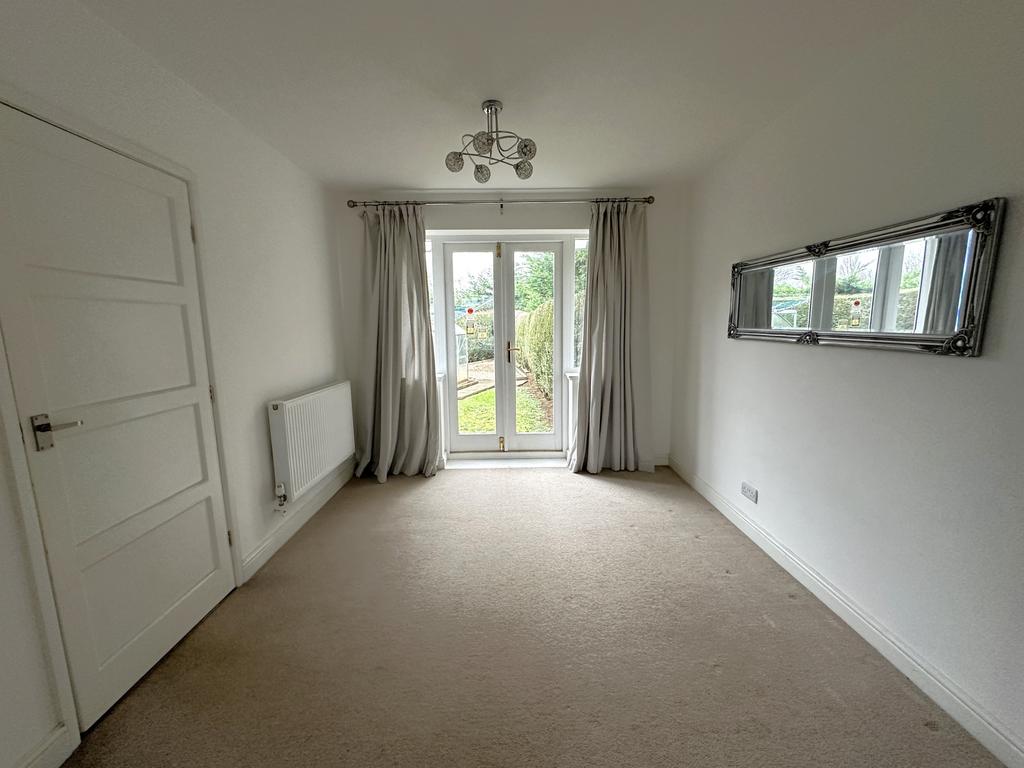 Queensway, Grantham, NG31 3 bed semidetached house for sale £175,000