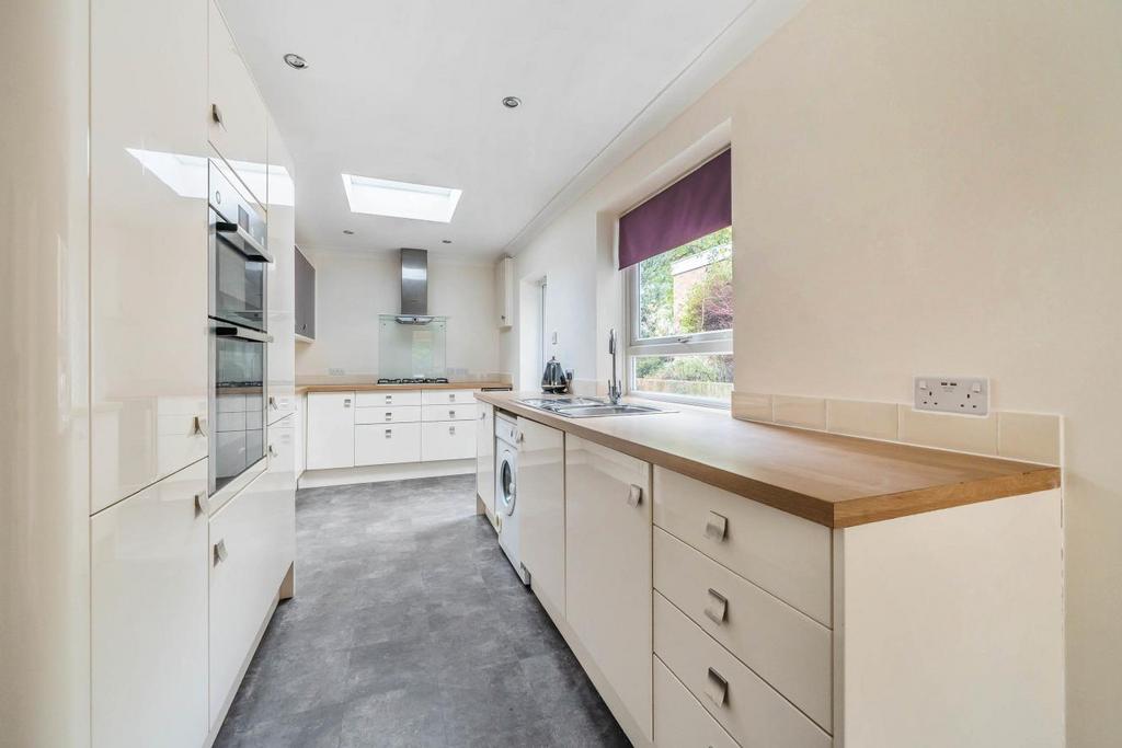 Overbury Avenue, Beckenham 3 bed semidetached house for sale £650,000