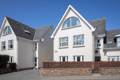 2 bedroom flat to rent, St. Saviours Hill, St. Saviour, Jersey