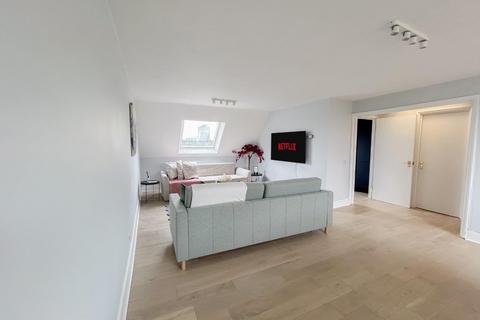 3 bedroom apartment for sale, Haverstock Hill, London, Camden, NW3