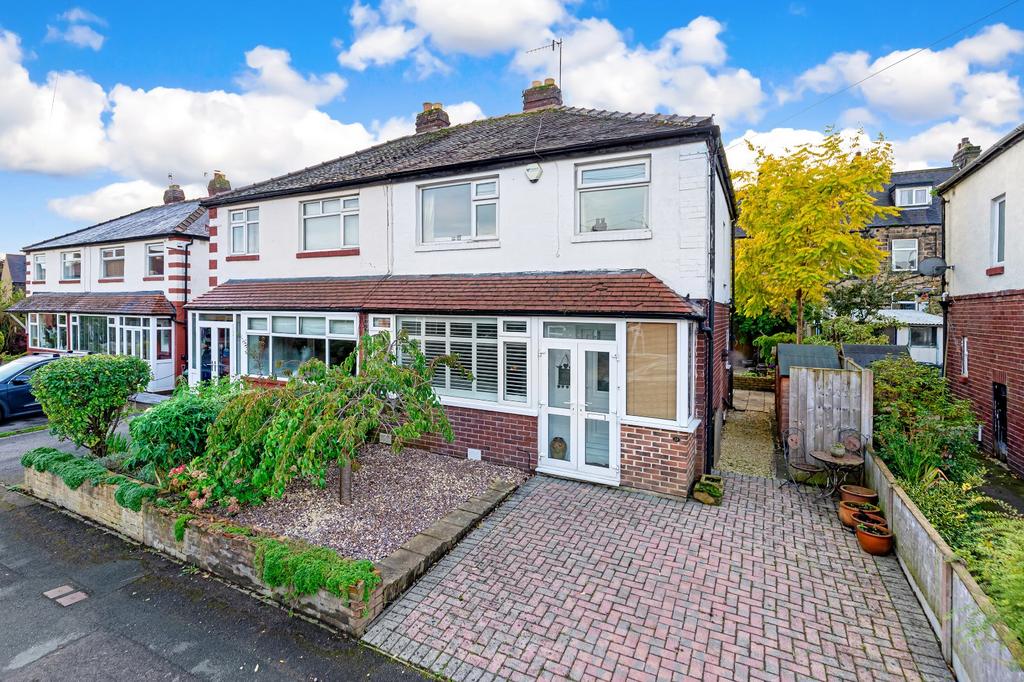 Thwaites Avenue, Ilkley, West Yorkshire, LS29 3 bed semidetached house