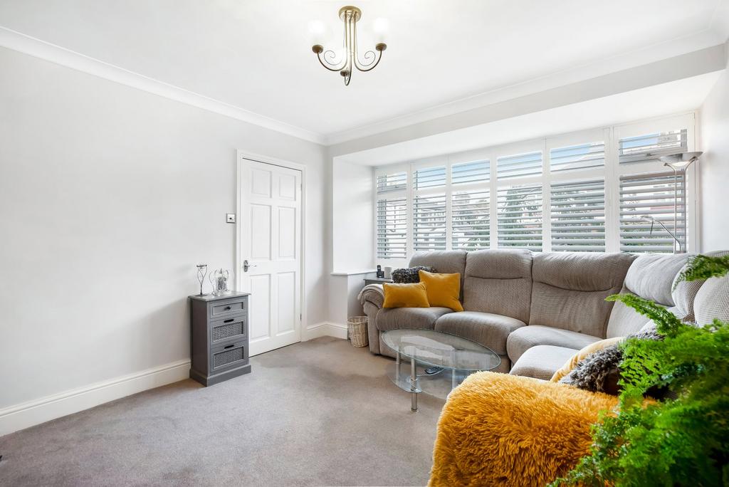 Thwaites Avenue, Ilkley, West Yorkshire, LS29 3 bed semidetached house