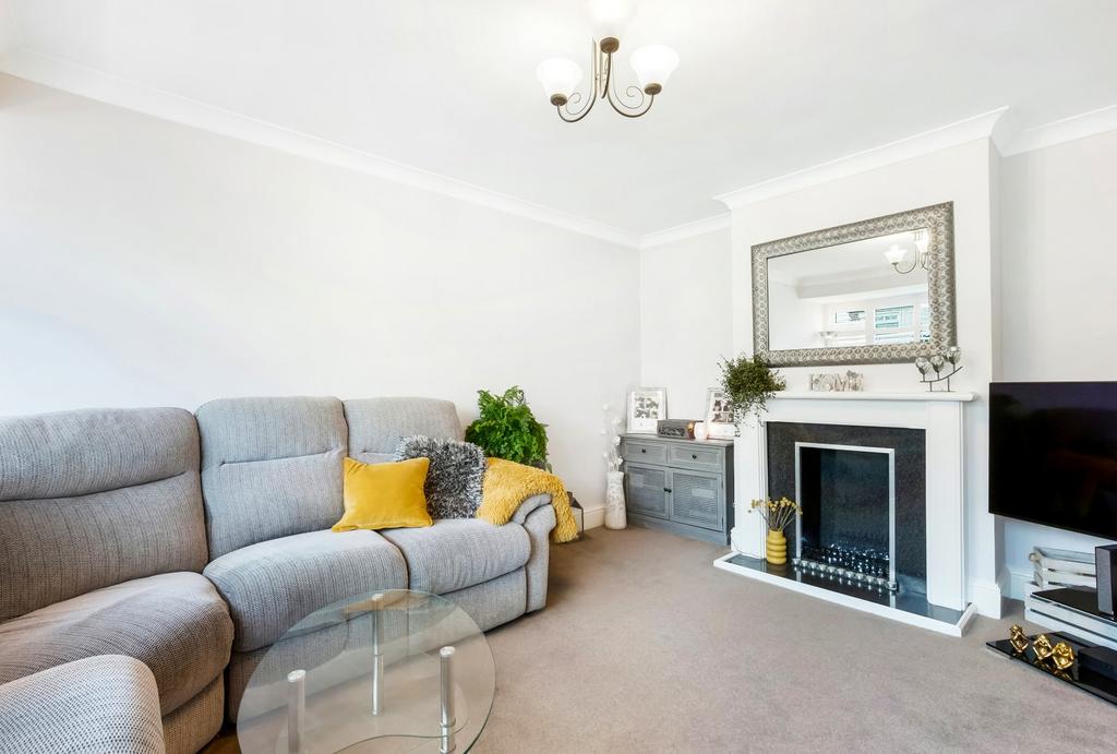 Thwaites Avenue, Ilkley, West Yorkshire, LS29 3 bed semidetached house