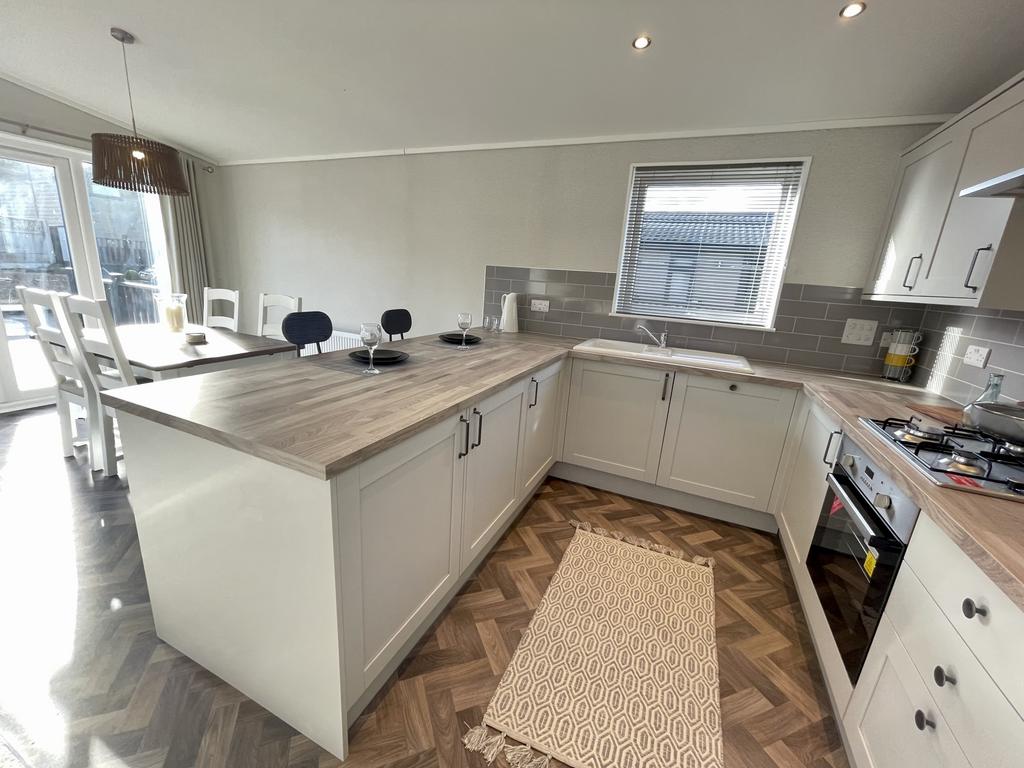 West Malling, Kent, ME19 2 bed park home for sale £255,000