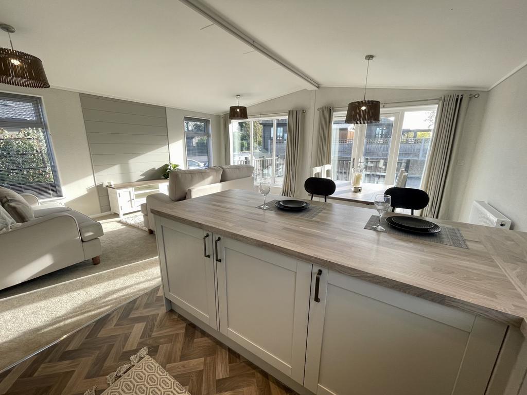 West Malling, Kent, ME19 2 bed park home for sale £255,000