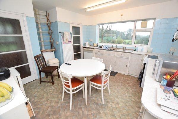 Breakfast/kitchen