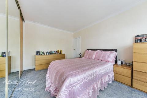 6 Senlac Road, London, SE12 9NA