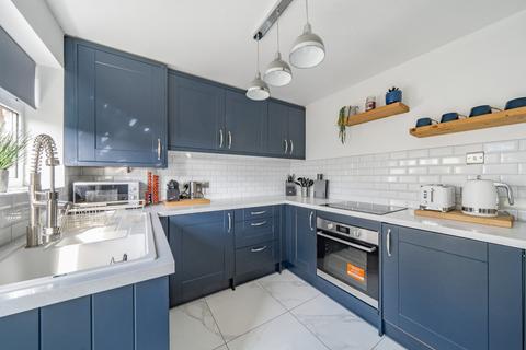 28 Bettertons Close, Fairford, GL7 4HY