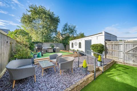 28 Bettertons Close, Fairford, GL7 4HY