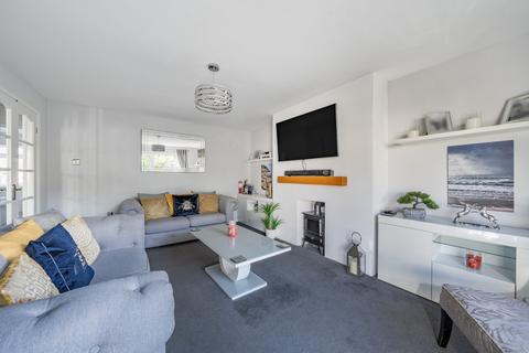 28 Bettertons Close, Fairford, GL7 4HY