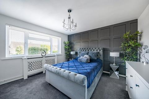 28 Bettertons Close, Fairford, GL7 4HY