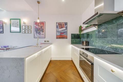 1 bedroom flat for sale, Rayners Road, London