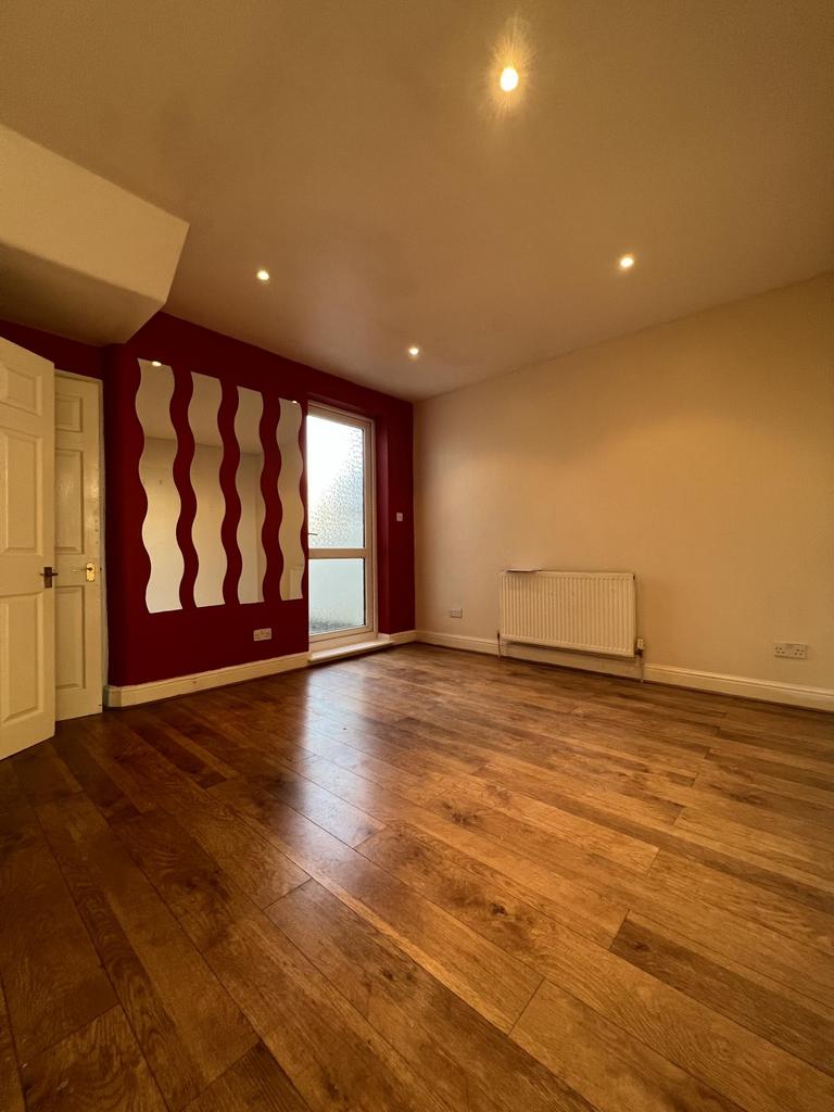 3/4 Bed Terraced house to rent in Hayes