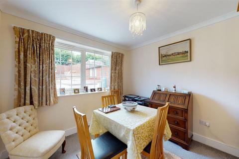4 Risdon Close, Sturry, Canterbury, CT2 0JH