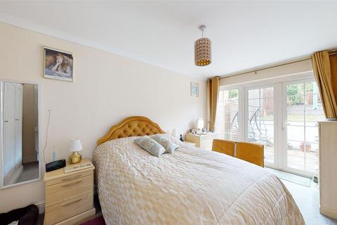 4 Risdon Close, Sturry, Canterbury, CT2 0JH