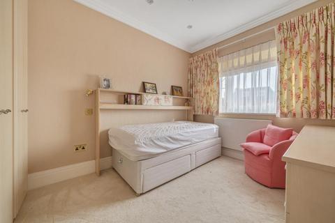 15 Fairholme Gardens, London, N3 3ED