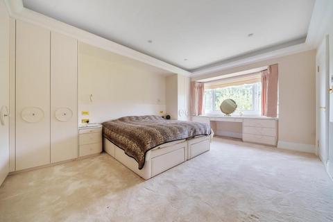 15 Fairholme Gardens, London, N3 3ED