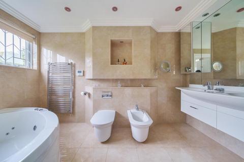 15 Fairholme Gardens, London, N3 3ED