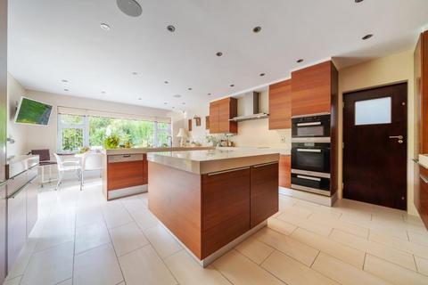 15 Fairholme Gardens, London, N3 3ED