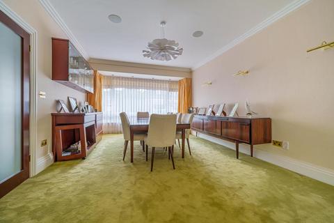 15 Fairholme Gardens, London, N3 3ED