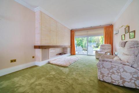15 Fairholme Gardens, London, N3 3ED