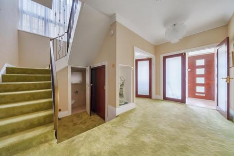 15 Fairholme Gardens, London, N3 3ED