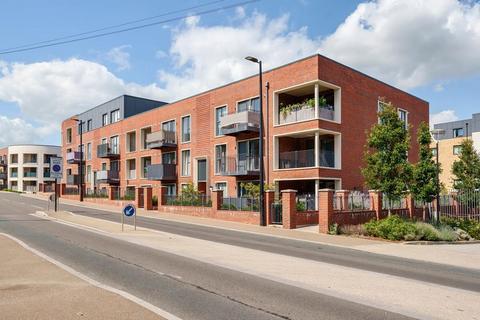 2 bedroom flat for sale - High Wycombe,  Buckinghamshire,  HP11