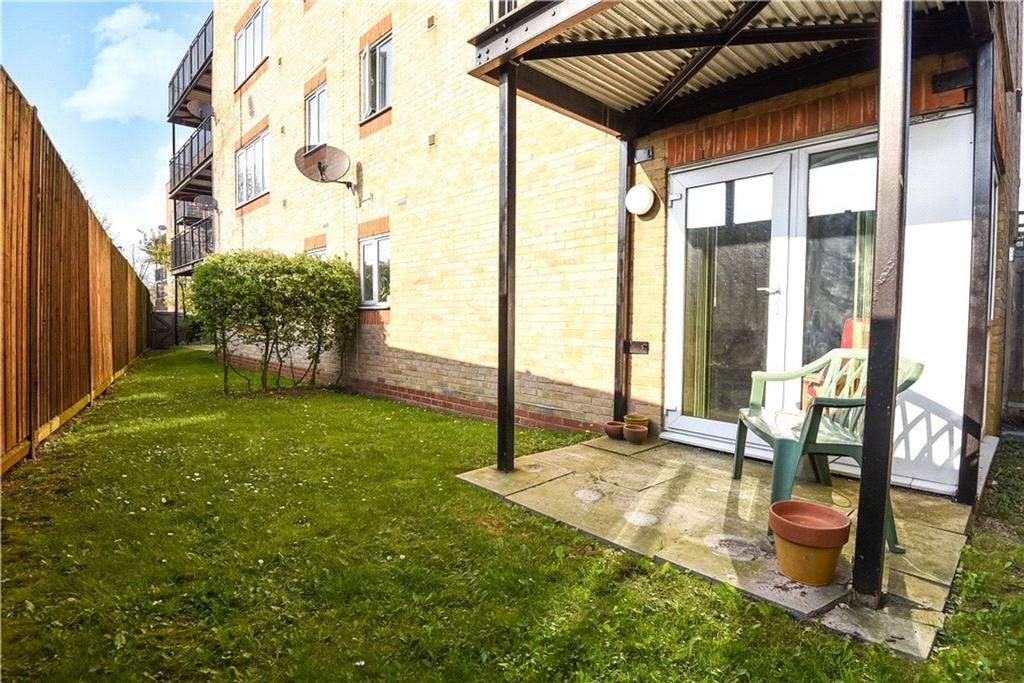 Carmichael Close, Ruislip, HA4 1 bed property £1,300 pcm (£300 pw)