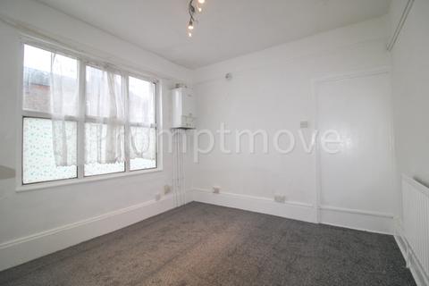 Studio to rent, Lyndhurst Road Luton LU1 1LN