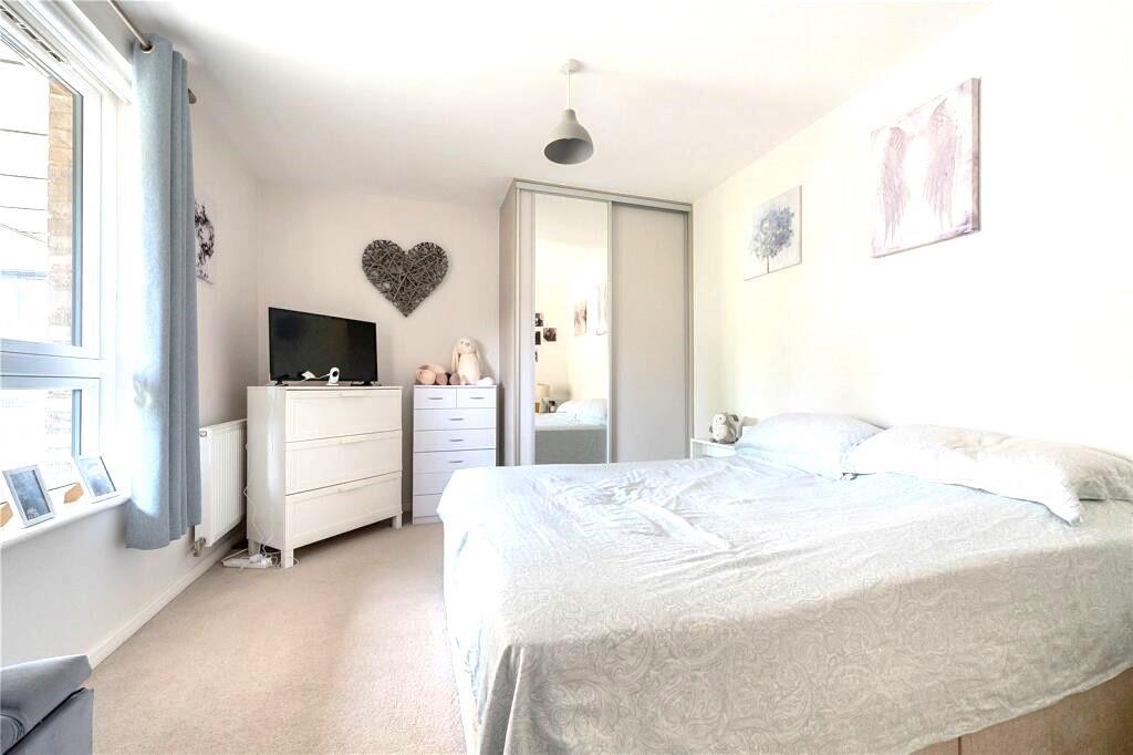 High Hertfordshire, EN5 1 bed flat for sale £350,000