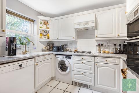 4 bedroom terraced house for sale - Tresilian Avenue, N21