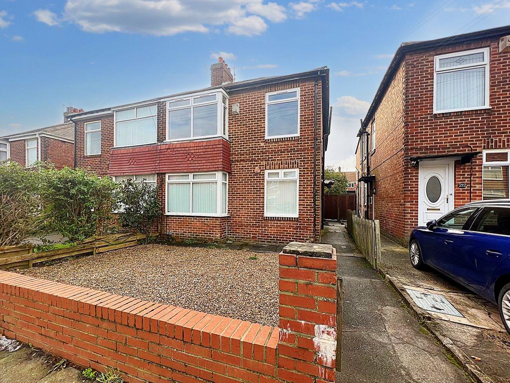 Balkwell Avenue, North Shields, Tyne and Wear, NE29 7DH 2 bed flat for