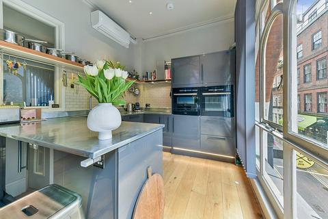 2 bedroom terraced house to rent, New Row, Covent Garden