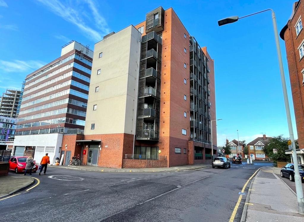 Market Link, Romford 2 bed flat for sale £96,250