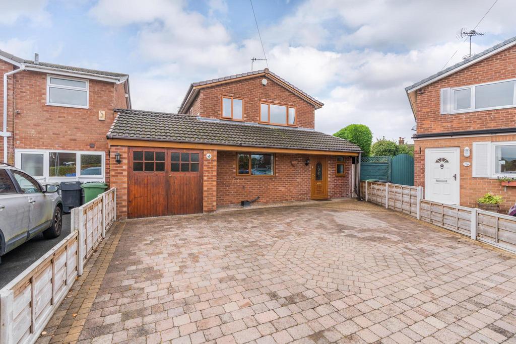 Dalesford Crescent, Macclesfield, SK10 3LE 4 bed detached house for