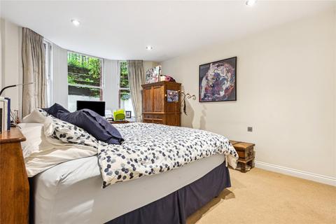 3 bedroom flat for sale, Barkston Gardens, London