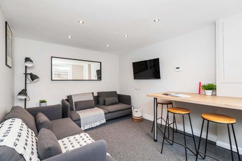 6 bedroom house to rent - Broomfield Terrace, Leeds LS6