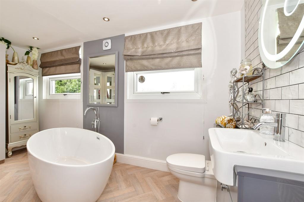 En Suite Bathroom