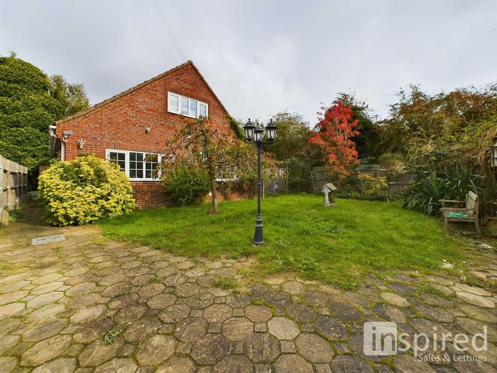 Sussex Place, East Northamptonshire 2 bed detached house for sale £