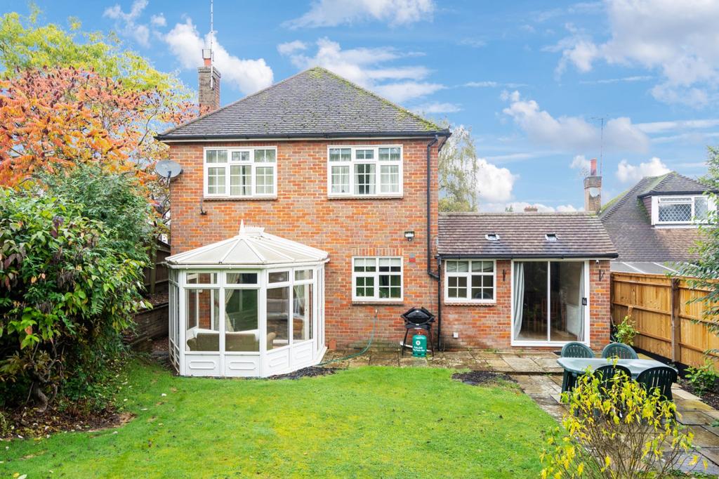 Hill Rise, Chalfont St. Peter... 4 bed detached house £2,750 pcm (£
